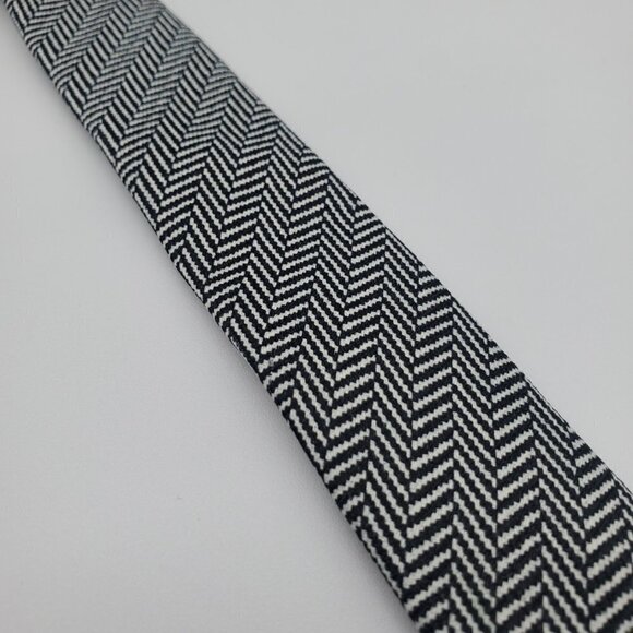Men's Protocol Tie, Classic Style, Black and White - Picture 8 of 8
